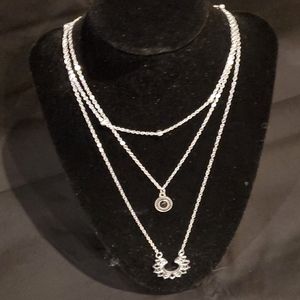 Ladies 3 strand Neclace